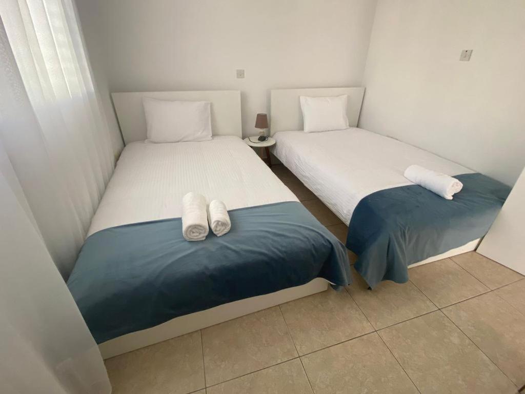 Central Pool-Side 2 Bedroom Apartment In Pafos Exterior foto